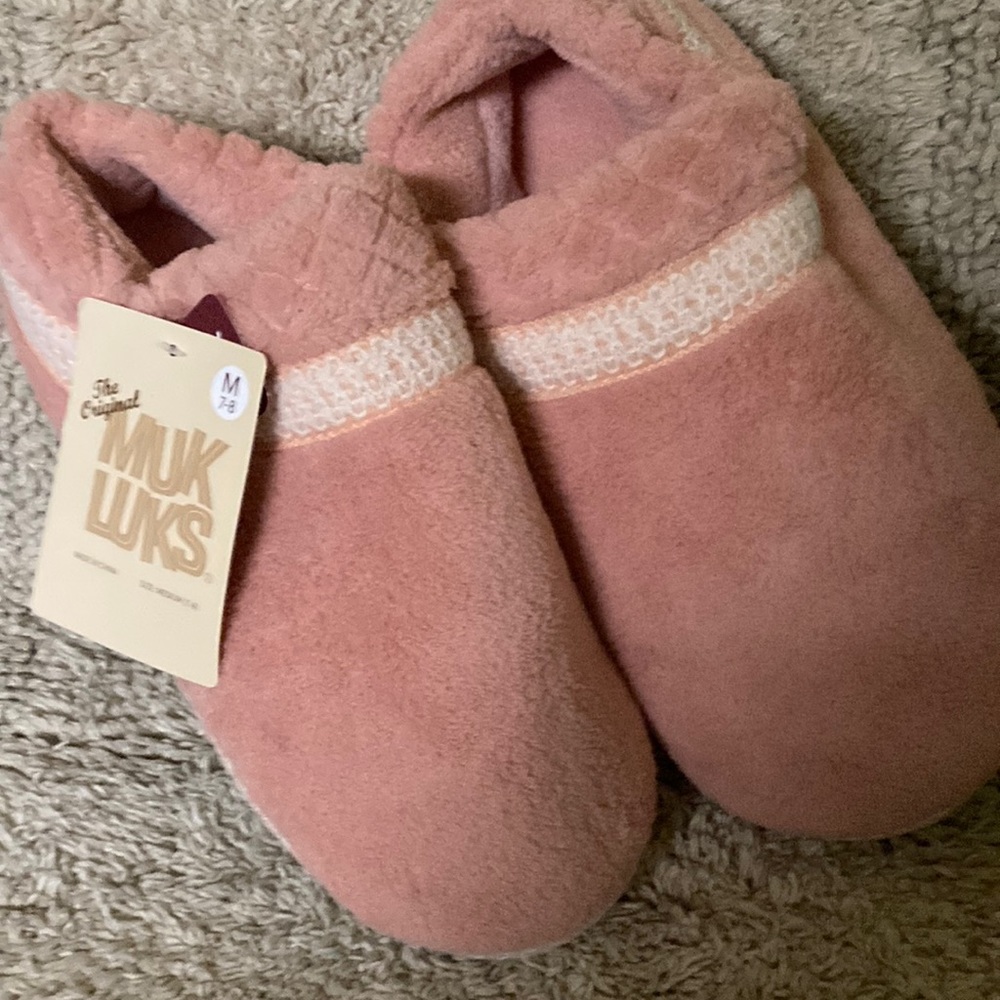 Brand New with tags MUK LUkS slippers
